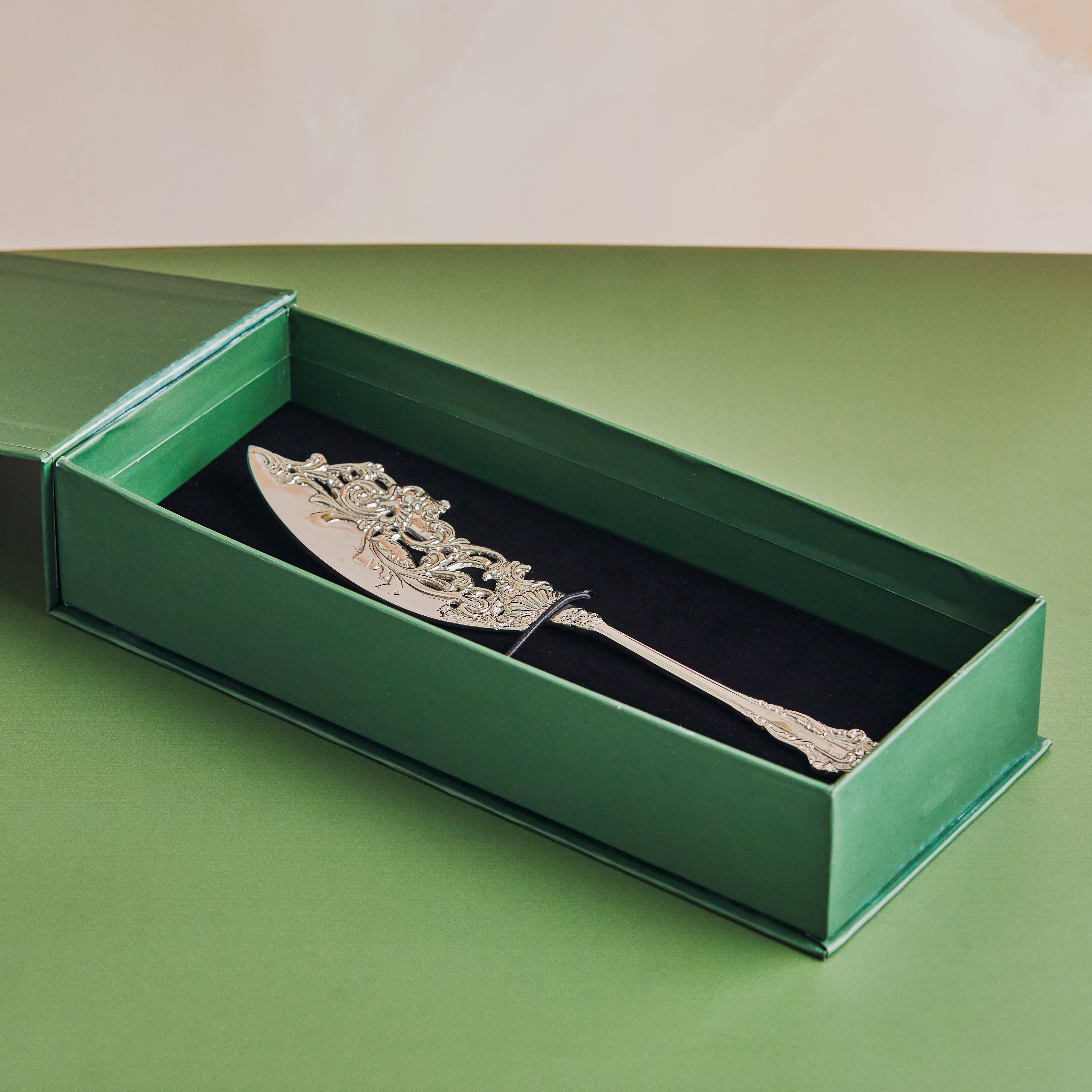 Buy Antique Brass 1-Piece Handcrafted Cake Server | Zenn Casa